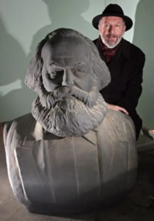Marx-studiert-Rechtswissenschaften-in-Bonn-und-Philosophie-in-Berlin-In-Jena-promoviert-er-Dort-gedenkt-man-seiner-noch-heute-mit-einer-ueberlebensgrossen-Bronze-Bueste