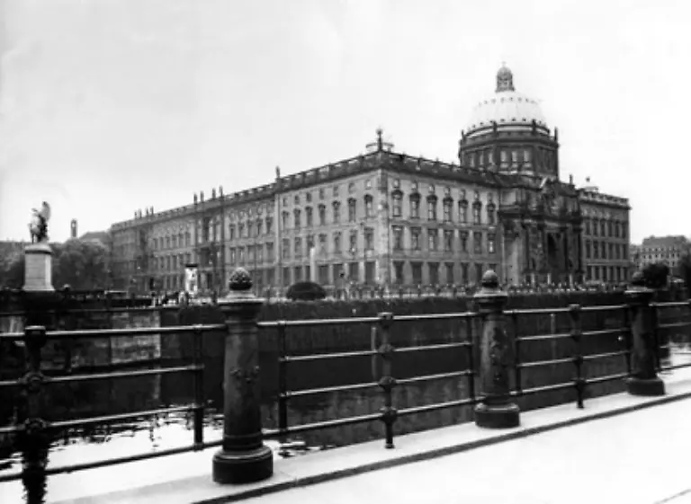 Die-Plaene-waren-schon-entworfen-Bis-1950-sollte-Berlin-zur-prachtvollsten-Hauptstadt-ueberhaupt-ausgebaut-werden