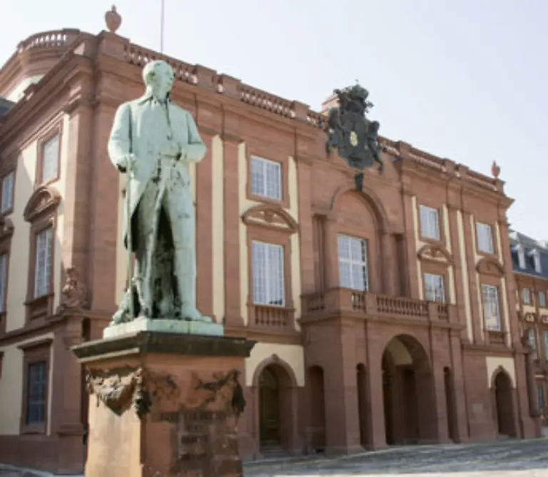 Albert-Speer-wurde-1905-in-Mannheim-geboren-Er-stammte-aus-einem-grossbuergerlichen-Elternhaus