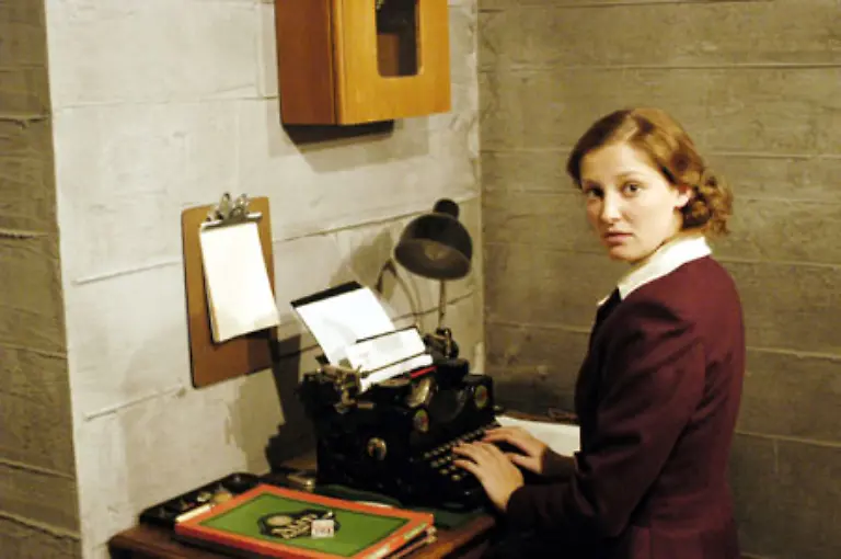 Der-Film-Der-Untergang-zeigt-vor-allem-die-Geschehnisse-im-Berliner-Fuehrerbunker-waehrend-der-letzten-Tage-der-nationalsozialistischen-Diktatur-kurz-vor-dem-Ende-des-Zweiten-Weltkriegs