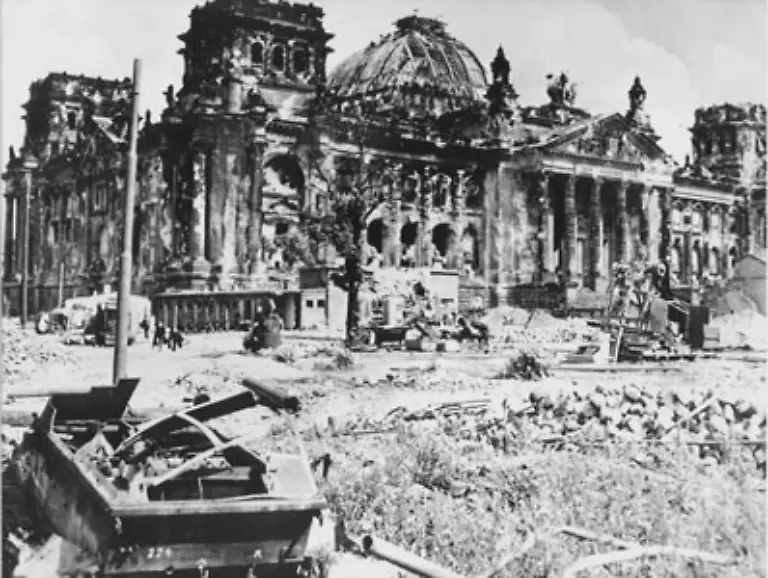 Aber-die-zwoelf-Jahre-des-nationalsozialistischen-Regimes-1933-bis-1945-haben-sich-trotzdem-gewaltsam-in-das-Gesicht-Europas-eingeschrieben