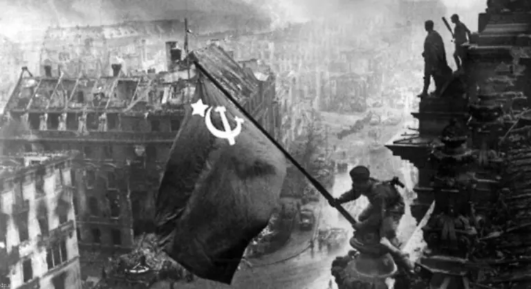 Gleich-nach-1945-begannen-die-Sowjets-mit-der-Demontage-und-Sprengung-aller-Anlagen