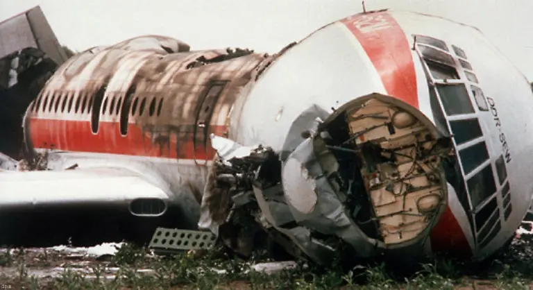 1989-zu-einem-weiteren-tragischen-Unfall-Nach-der-Blockierung-des-Hoehenruders-der-Maschine-vom-Typ-IL-62M-mit-der-Reg-DDR-SEW-versuchte-die-Crew-den-Start-in-Berlin-Schoenefeld-abzubrechen