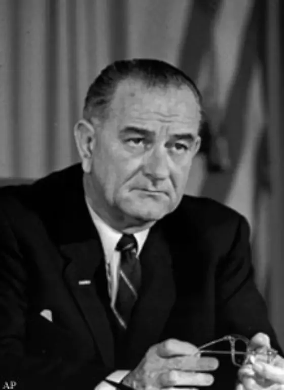 Die-US-Regierung-macht-Nordvietnam-fuer-den-Angriff-verantwortlich-Der-Kongress-bevollmaechtigt-Praesident-Lyndon-B-Johnson-zum-Gebrauch-bewaffneter-Gewalt-in-Vietnam