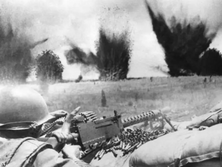 Ein-US-General-beschreibt-das-Ziel-der-Angriffe-mit-den-Worten-Nordvietnam-solle-in-die-Steinzeit-zurueckgebombt-werden
