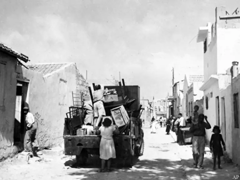 Die-Araber-lehnen-den-Beschluss-ab-die-Juden-akzeptieren-ihn-in-Palaestina-bricht-ein-Buergerkrieg-aus