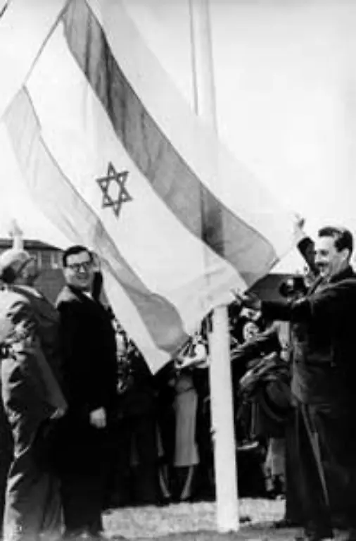 Nach-dem-Ende-der-Kampfhandlungen-bilden-die-auf-Rhodos-ausgehandelten-Waffenstillstandslinien-die-vorlaeufigen-Grenzen-des-Staates-Israel