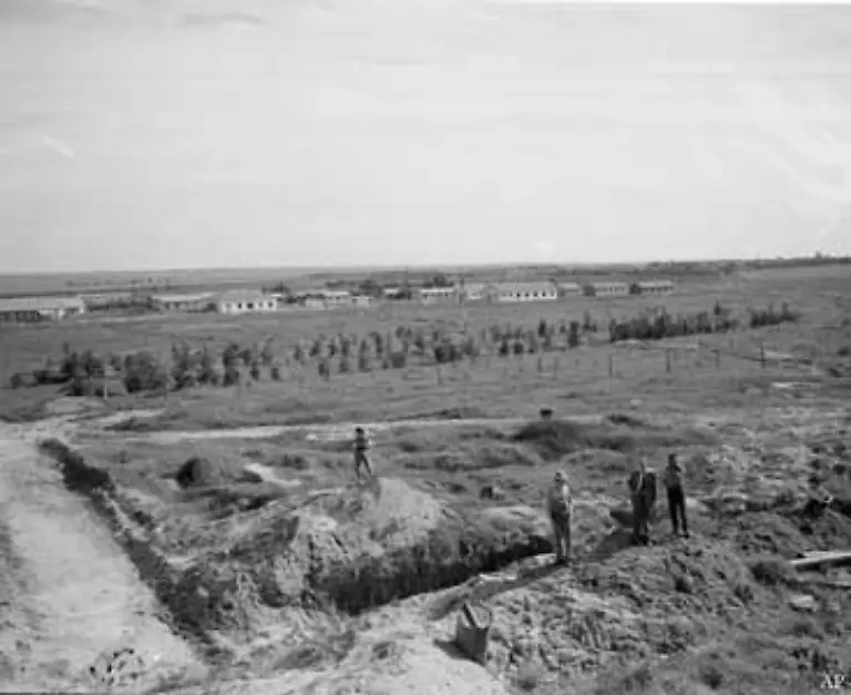 1956-verschaerft-sich-der-Konflikt-wegen-der-Fedayin-Angriffe-auf-Israel-von-aegyptischem-Territorium-und-vom-aegyptisch-besetzten-Gaza-Streifen-aus