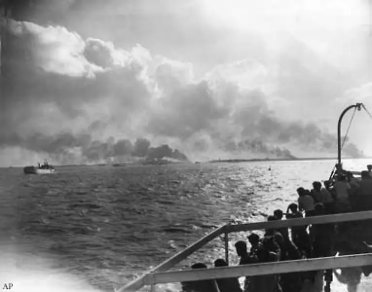 Nach-der-Verstaatlichung-des-Suezkanals-durch-den-aegyptischen-Staatspraesidenten-Gamal-Abd-el-Nasser-beginnt-am-29-Oktober-1956-der-Suez-Krieg-der-Kolonialmaechte-Grossbritannien-und-Frankreich-sowie-Israels-gegen-Aegypten