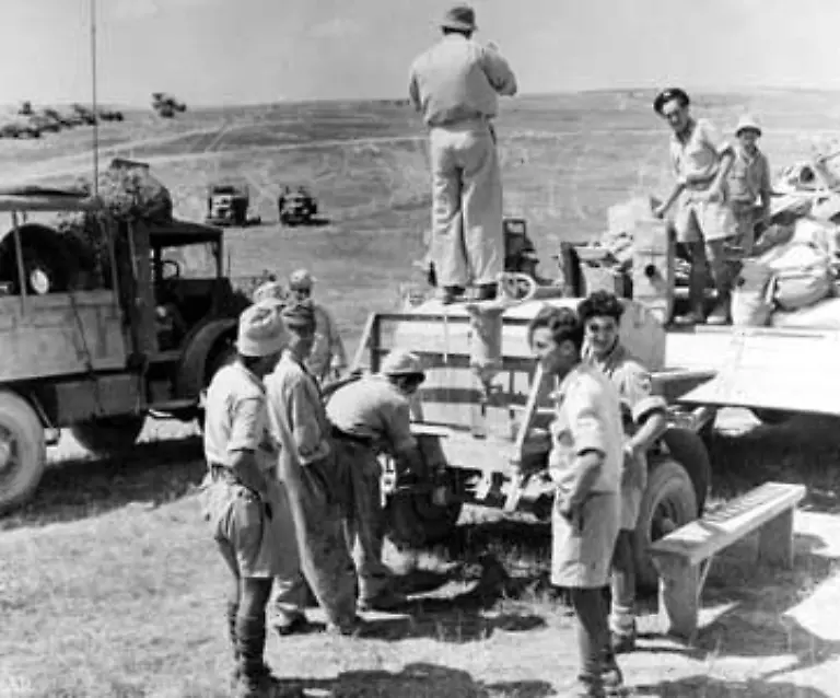 Unter-massivem-Druck-der-USA-und-der-Vereinten-Nationen-verlassen-die-israelischen-Truppen-die-Sinai-Halbinsel-und-den-Gazastreifen-1957-wieder