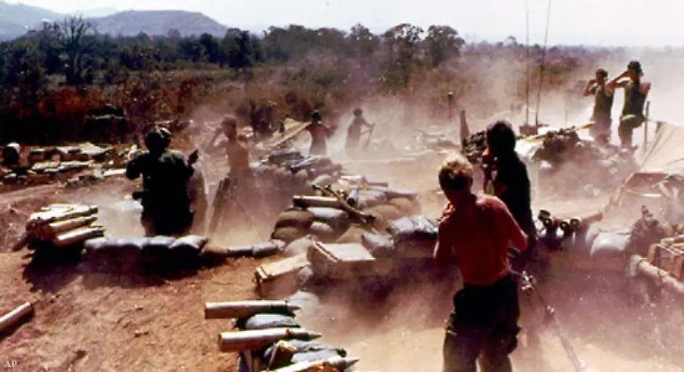 1971-wird-zudem-Laos-bombardiert-Dem-Vietcong-soll-so-der-Nachschub-ueber-die-beiden-Laender-abgeschnitten-werden