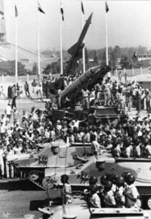 Koenig-Hussein-kann-sich-behaupten-im-Juli-1971-werden-die-PLO-Kaempfer-in-den-Libanon-vertrieben-Jassir-Arafat-flieht-nach-Kairo