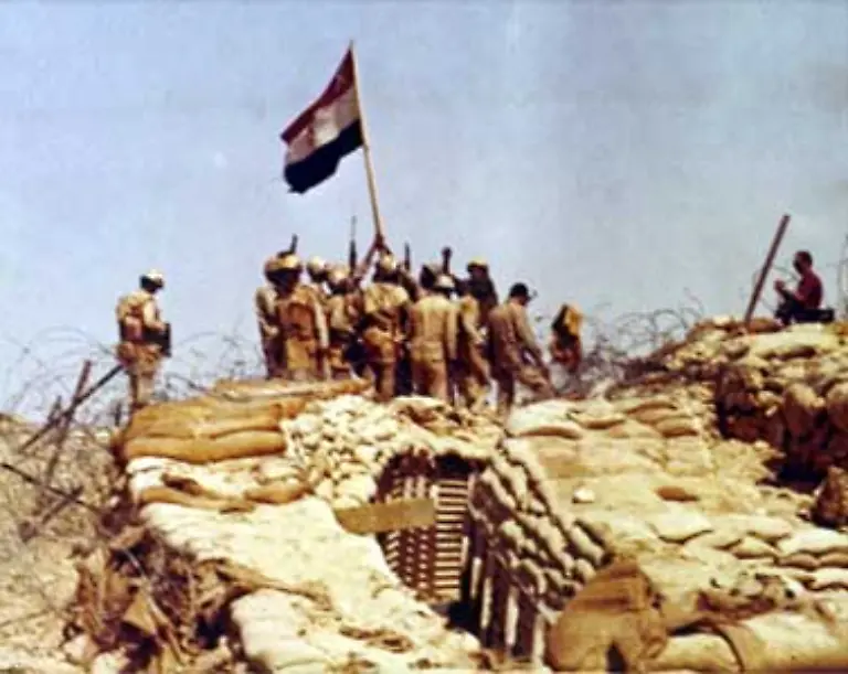 Am-6-Oktober-dem-juedischen-Versoehnungstag-Jom-Kippur-beginnen-Syrien-und-Aegypten-einen-Ueberraschungsangriff-auf-Israel