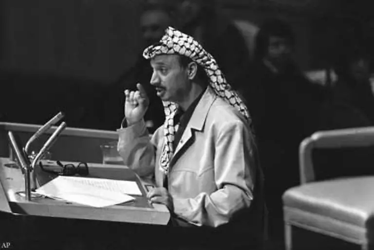 Die-PLO-wird-im-Herbst-1974-zuerst-von-den-arabischen-Staaten-als-die-einzige-legitime-Vertreterin-des-palaestinensischen-Volkes-anerkannt-dann-von-der-UNO