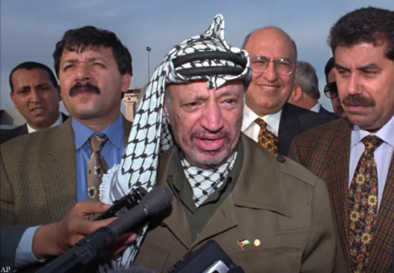 Die-Weltgemeinschaft-fordert-in-Scharm-el-Scheich-von-Arafat-ultimativ-die-Verantwortung-in-den-von-ihm-kontrollierten-Gebieten-zu-uebernehmen