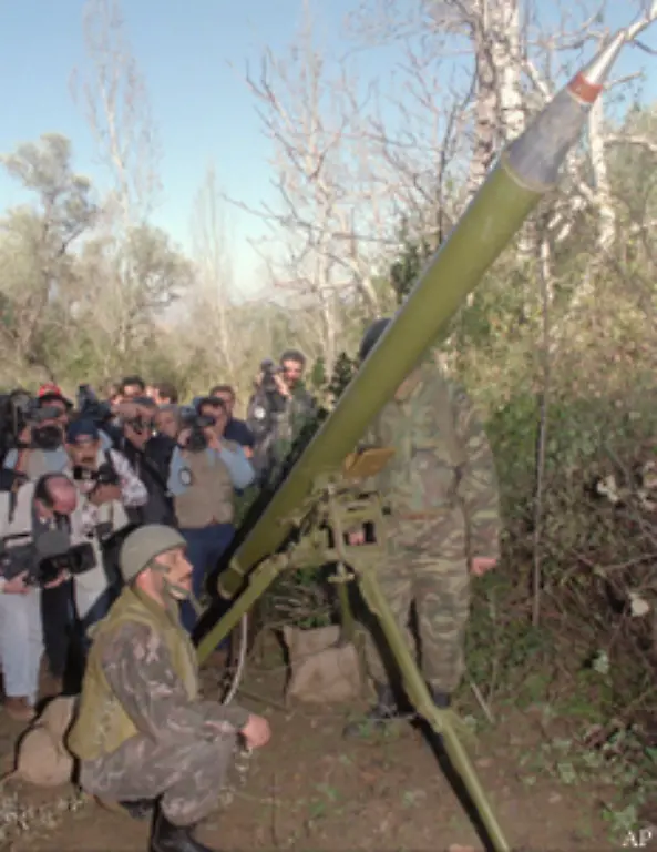 Nach-Raketenangriffen-der-Hisbollah-im-Libanon-waehrend-des-Gipfels-von-Scharm-el-Scheich-ordnet-Ministerpraesident-Schimon-Peres-einen-Krieg-gegen-Libanon-an