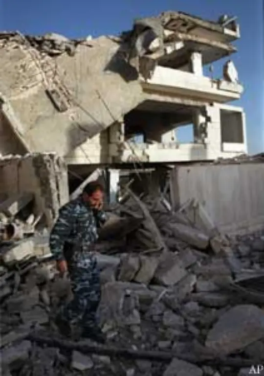 Auch-Arafats-Amtssitz-in-Gaza-wird-angegriffen-Zugleich-bricht-Israels-Regierung-offiziell-den-Kontakt-zu-Arafat-ab-der-nicht-mehr-als-Verhandlungspartner-akzeptiert-wird