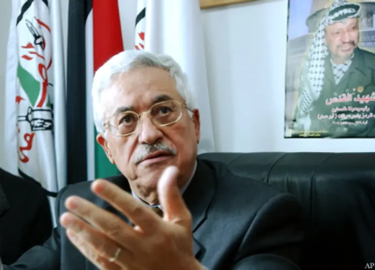 Im-Januar-2005-wird-Abbas-zum-neuen-Chef-der-PLO-und-zum-Praesidenten-der-Autonomiebehoerde-gewaehlt