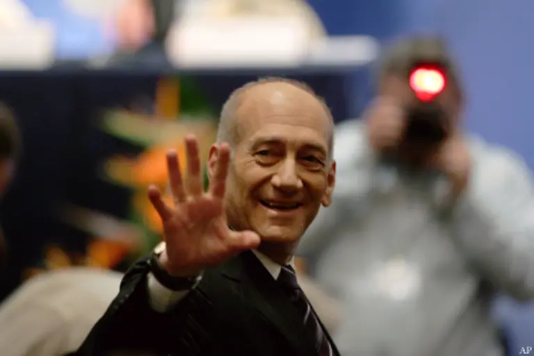 Im-April-wird-nach-den-Wahlen-in-Israel-Ehud-Olmert-von-der-Kadima-Partei-als-Ministerpraesident-im-Amt-bestaetigt