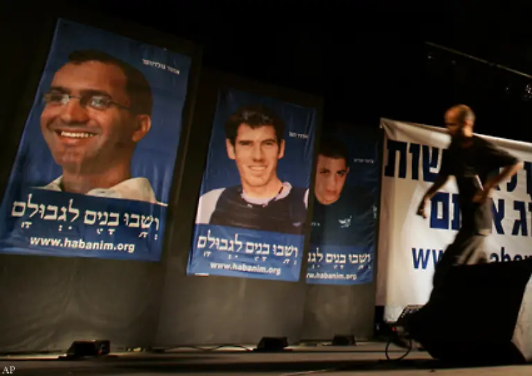 Am-12-Juli-2006-bombardiert-die-Hisbollah-den-Norden-Israels-mit-Raketen-ueberfaellt-eine-israelische-Grenzpatrouille-und-entfuehrt-zwei-Soldaten