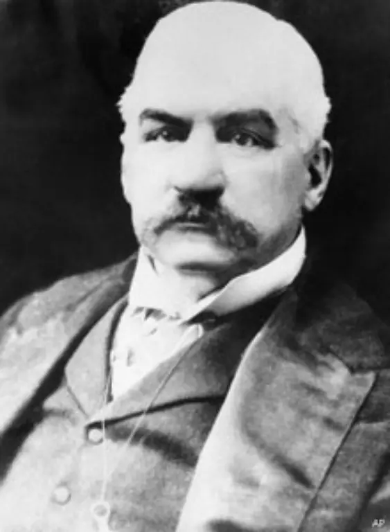 die-beherzte-Initiative-des-Bankiers-J-P-Morgan-der-sich-mit-anderen-Bankern-zusammenschliesst-und-Liquiditaet-bereitstellt-Diese-Erfahrung-fuehrt-1914-zur-Gruendung-der