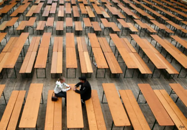 Gaststaettenlaerm-bis-1-Uhr-nachts-ist-genauso-schlimm-30-Prozent-AG-RHeine-WM-85-260