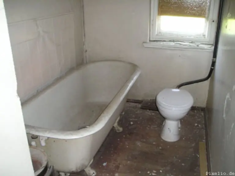 Eine-aufgerauhte-Badewanne-gibt-3-Prozent-LG-Stuttgart-13-S-347-86