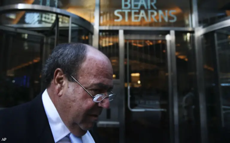 Hoehepunkt-der-Krise-ist-die-Beinahe-Insolvenz-der-Investmentbank-Bear-Stearns-Nur-ein-Notverkauf-an-den-Konkurrenten-J-P-Morgan-rettet-die-Bank-vor-der-Pleite