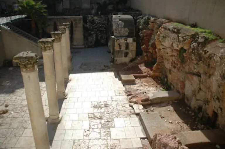 In-Jerusalem-ging-man-damals-in-solchen-mit-Saeulen-gesaeumten-Strassen-einkaufen-Hier-der-Cardo-aus-dem-Jahr-130