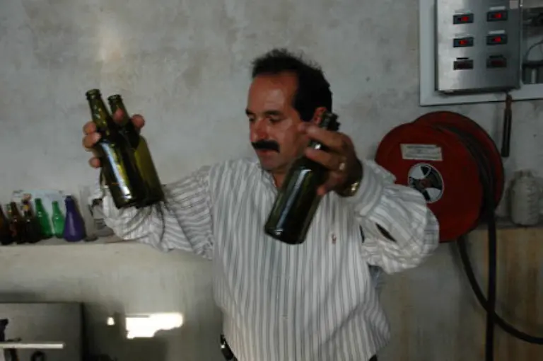 Bei-Moslems-ist-Alkohol-verpoent-Dennoch-macht-der-Christ-Naim-Khoury-im-Westjordanland