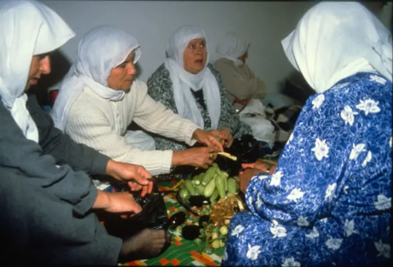 Diese-arabischen-Frauen-stellen-gemeinschaftlich-ihre-koestlichen-Gerichte-her