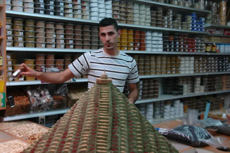Fast-alle-Gewuerze-der-Welt-gibt-es-bei-diesem-Haendler-in-der-Altstadt-Jerusalems