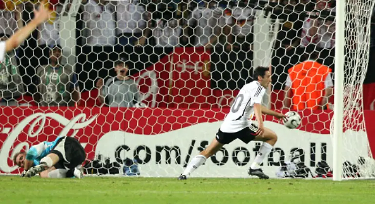 14-Juni-2006-Jetzt-kommt-Deutschland-richtig-in-Fahrt-In-der-Nachspielzeit-schiesst-Oliver-Neuville-das-1-0-gegen-Polen