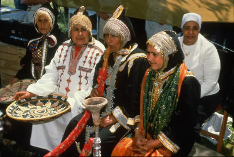 Zu-jedem-religioesen-Fest-von-Juden-Christen-und-Moslems-gehoeren-auch-die-jeweiligen-kulinarischen-Eigenarten