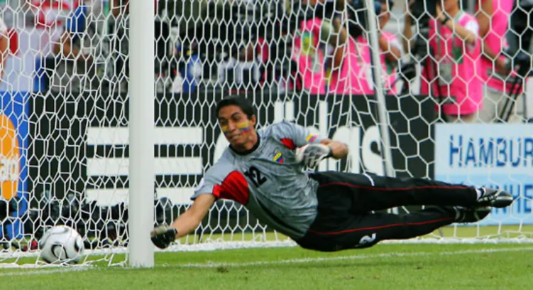 Denkwuerdig-an-Englands-1-0-gegen-Ecuador-ist-allein-David-Beckham-Erst-schiesst-er-das-Siegtor-133