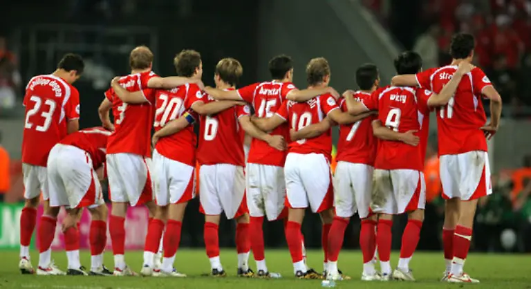 26-Juni-2006-Die-Schweiz-scheidet-als-erstes-Team-der-WM-Geschichte-ohne-Gegentor-aus-Und-noch-eine-Premiere-Als-erstes-Team-bleiben-die-Eidgenossen-beim-0-3-gegen-die-Ukraine-im-Elfmeterschiessen-ohne-Tor
