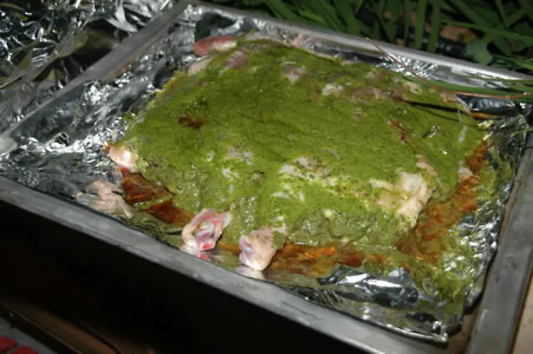 Am-besten-schmeckt-das-Essen-immer-noch-zuhause-selbstgemacht-Hier-zum-Beispiel-unser-plattes-Huehnchen-Nur-die-Fuesse-luken-noch-unter-dem-gruenen-Kleidchen-hervor