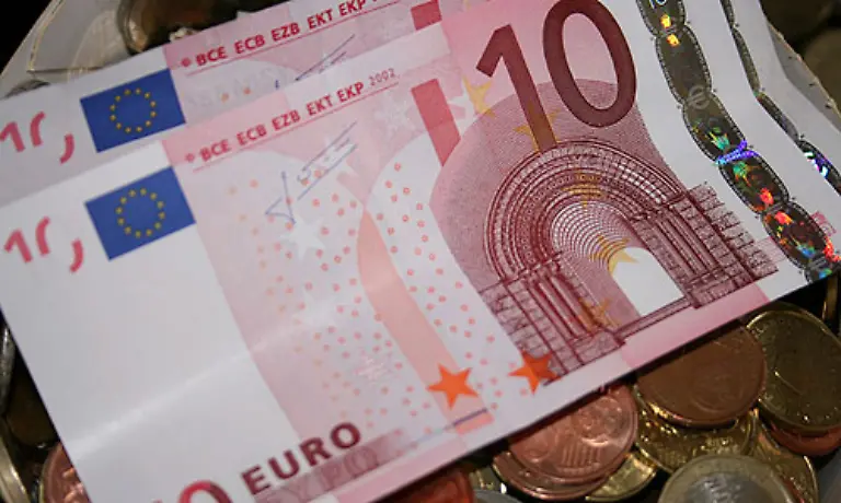 Wenn-es-ums-Geld-geht-ist-eines-klar-Es-geht-immer-viel-zu-schnell-weg-Hat-man-welches-dann-ist-es-meist-genauso-schnell-wieder-ausgegeben