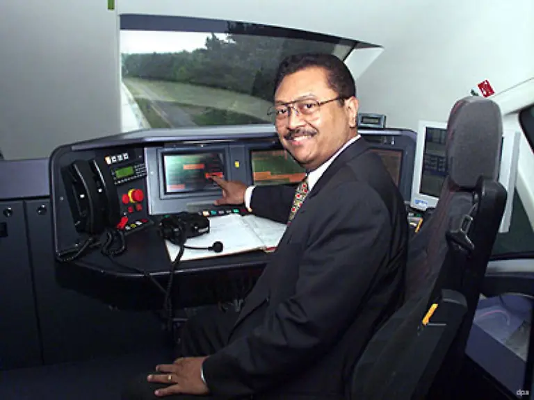 viele-Gaeste-aus-dem-Ausland-wie-hier-im-Jahr-1999-den-indonesischen-Verkehrsminister-Giri-Susenso-Aber-auch-auf