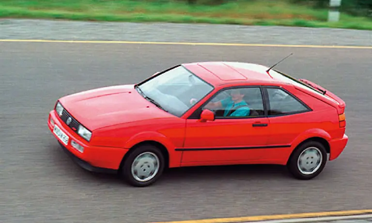 Der-Corrado-folgte-1989-dem-Scirocco-Beide-wurden-noch-bis-1992-parallel-verkauft-Allerdings-gab-es-den-Scircocco-ab-1989-nur-noch-mit-kleinen-Motoren-Damit-war-der-Leistungsabstand-schon-betraechtlich