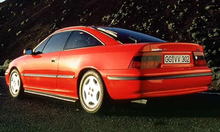 VW-musste-auch-nachlegen-denn-Opel-hatte-inzwischen-den-Calibra-auf-den-Markt-gebracht-Und-der-war-technisch-und-optisch-dem-Scirocco-doch-etwas-voraus-Die-Zeit-des-Scirocco-war-damit-vorerst-vorbei