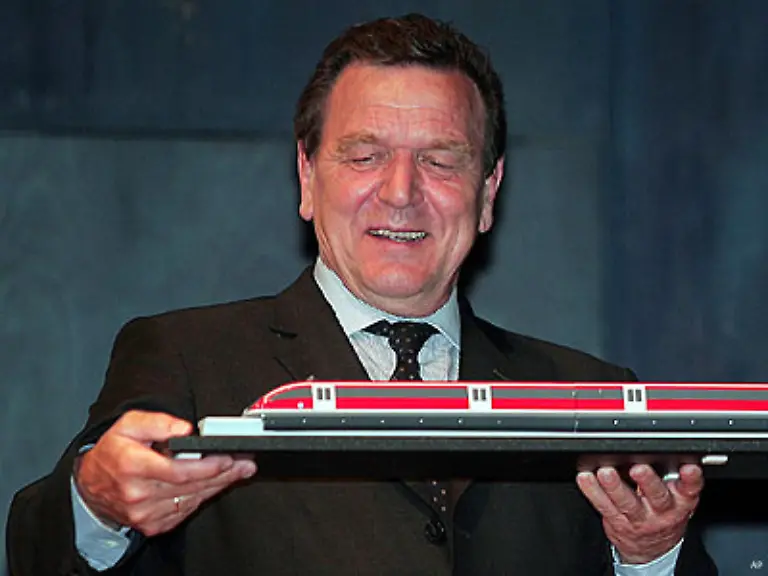 Urspruenglich-sollte-der-fuer-Langstrecken-konzipierte-Zug-Berlin-und-Hamburg-verbinden