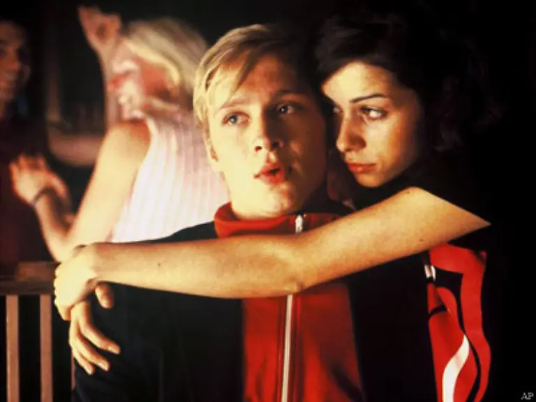 Populaer-wurde-Tschirner-ausserhalb-des-Mikrokosmos-MTV-an-der-Seite-von-Matthias-Schweighoefer-2003-in-Soloalbum-der-Kino-Verfilmung-des-gleichnamigen-Stuckrad-Barre-Romans-Schweighoefer-links-ist-aktuell-als-Roter-Baron-im-Kino-zu-sehen