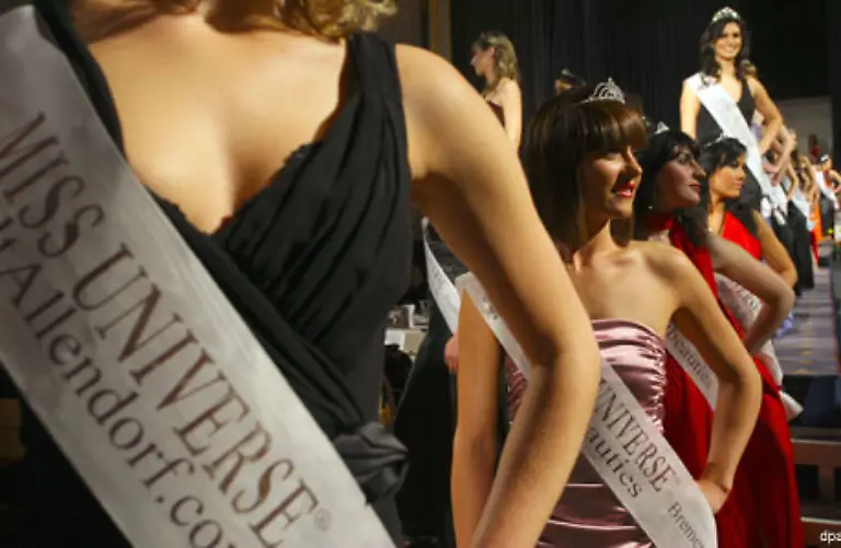 die-Kuer-der-Miss-Universe-wie-und-durch-wen-auch-immer-dieser-Titel-vergeben-wird