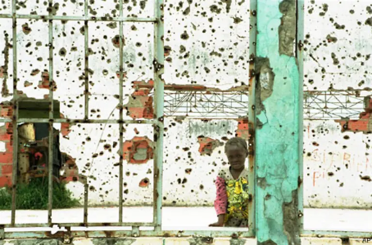 Es-herrschte-noch-immer-Notstandsstimmung-erinnert-sich-der-Norweger-haeufige-Stromausfaelle-Muell-ueberall-von-Kugeln-zerloecherte-Fassaden-und-ueberall-Landminenueberlebende