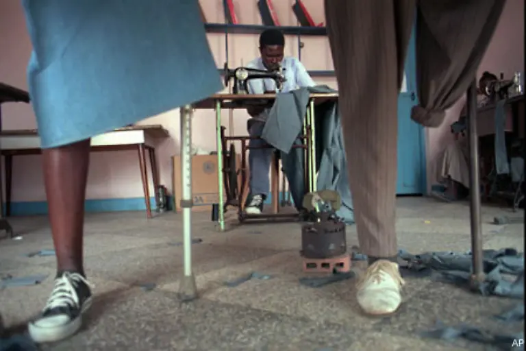 fuer-Menschen-denen-der-Weg-auf-die-Laufstege-dieser-Welt-sonst-verwehrt-bleiben-wuerde-Allein-in-Angola-sind-es-Tausende-die-fuer-das-Projekt-in-Frage-kaemen