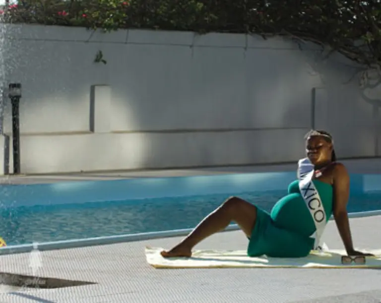 Maria-da-Fatima-Conceicao-19-Sie-trat-1999-bei-der-Feldarbeit-auf-eine-Mine-sie-erwartet-ihr-erstes-Kind-Die-Gruende-der-Frauen-zu-kandidieren-sind-vielfaeltig-Gemeinsam-teilten-sie-den-Spass-bei-den-Vorbereitungen-bei-Fototerminen-und-im-Scheinwerferlicht-der-Medien