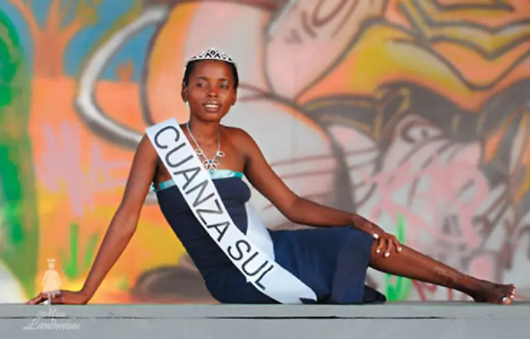 waere-wie-Maria-Restino-Manuel-25-gerne-Krankenschwester-die-Miss-Landmine-2008-Sie-erhielt-bei-der-Internetabstimmung-rund-2800-Stimmen-und-konnte-so-die-Wahl-fuer-sich-entscheiden-Ihr-Preis-ist-eine-Beinprothese