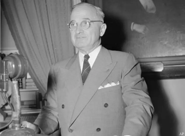 Nur-wenige-Praesidenten-hatten-Gelegenheit-ein-Gesetz-von-solcher-Bedeutung-zu-unterschreiben-erklaerte-US-Praesident-Truman-am-3-April-1948-nachdem-er-den-Marshallplan-in-Kraft-gesetzt-hatte