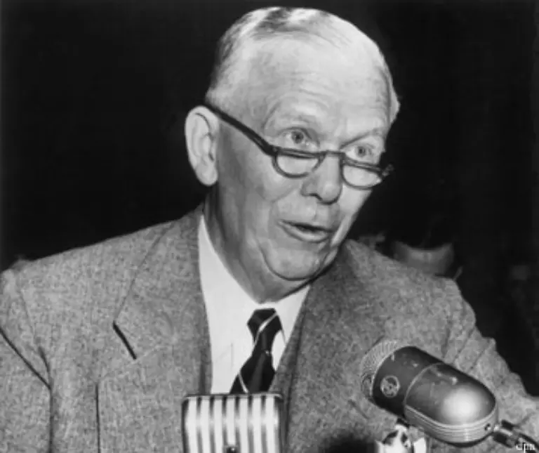 Zehn-Minuten-brauchte-Marshall-um-das-erfolgreichste-zivile-Aufbauprojekt-der-USA-zu-erklaeren-Fuer-den-Plan-der-seinen-Namen-tragen-sollte-erhielt-Marshall-den-Friedens-Nobelpreis